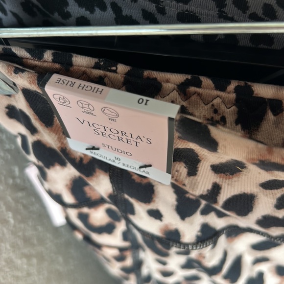 New with tags 3 piece Victorias Secret work out set stretch - Picture 8 of 9